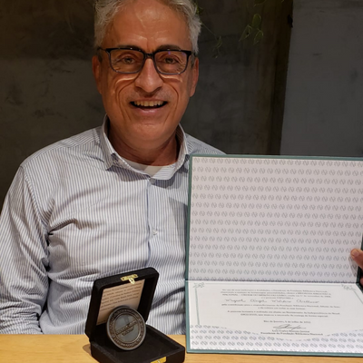 Coordenador da Rede Cariniana recebe Medalha da Ordem do Mérito do Livro